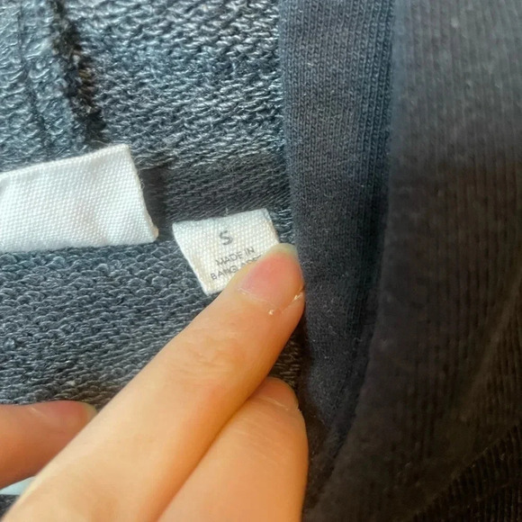 Gap black logo sweatshirt size small - Picture 4 of 4